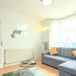 Spacious 6-Bed Home In Coventry, Warwick, West Midlands- Free Parking, Super Fast Wifi