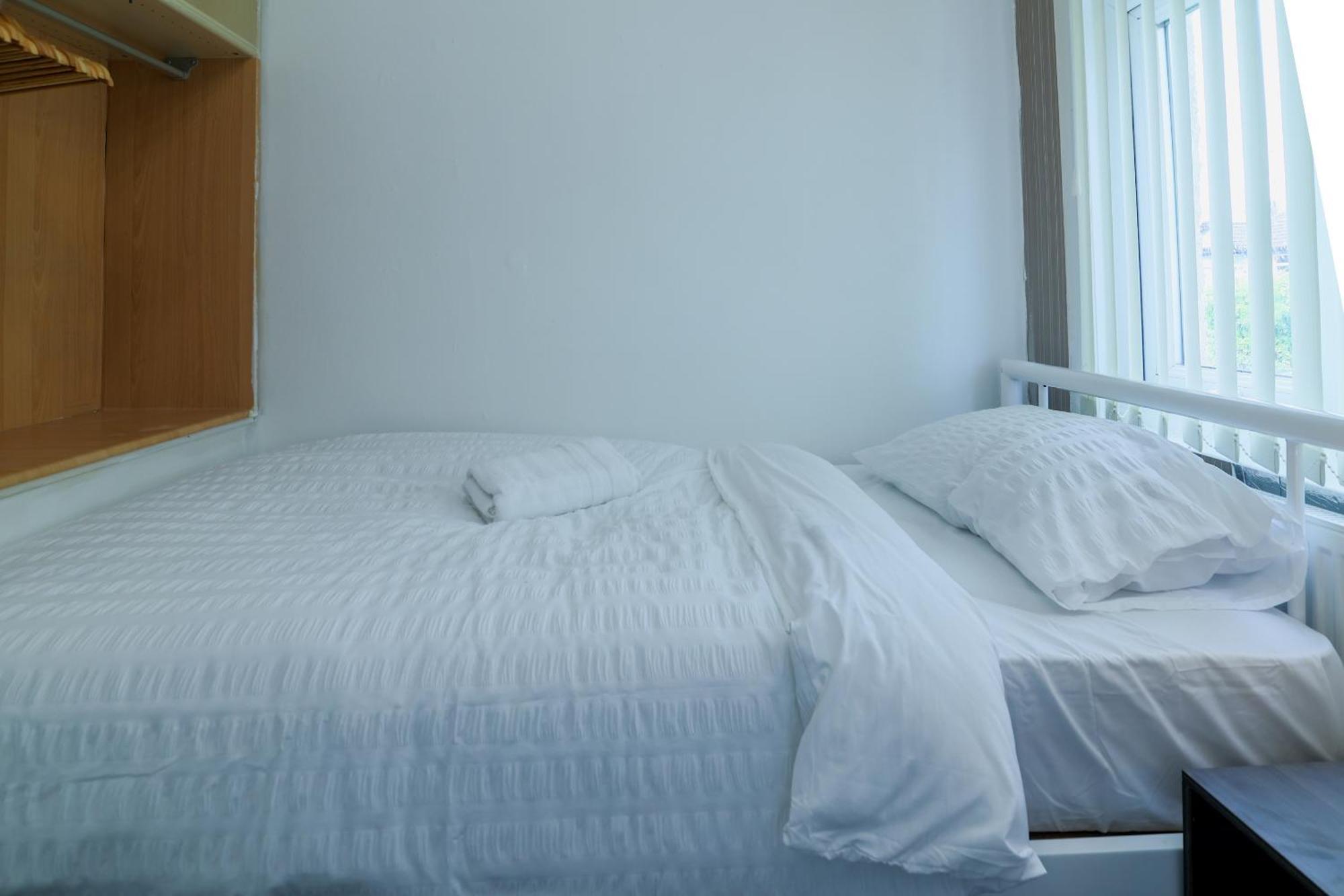 Spacious 6-bed In Coventry, Warwick, West Midlands- Free Parking, Super Fast Wifi * Coventry