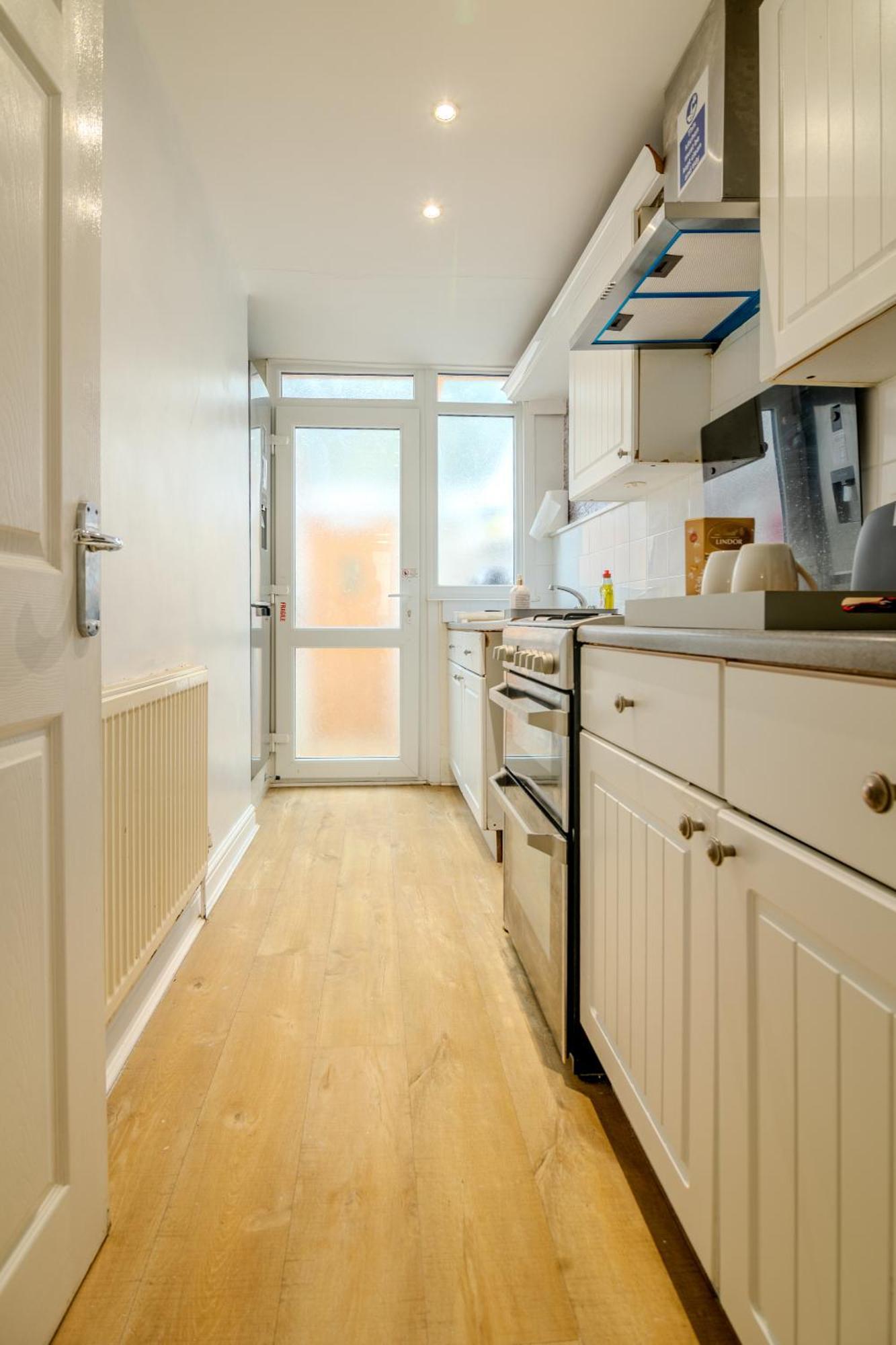 Holiday home Spacious 6-bed In Coventry, Warwick, West Midlands- Free Parking, Super Fast Wifi Coventry